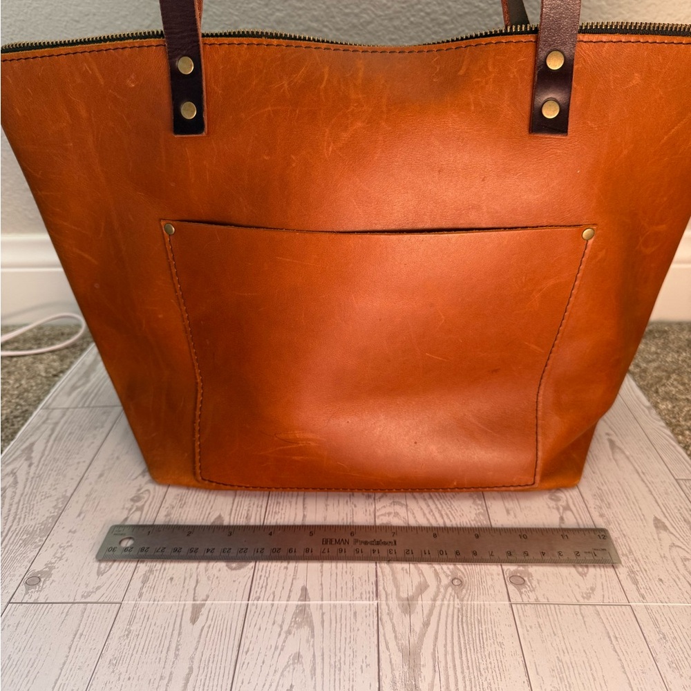 Portland Leather Large Tote in Honey - Picture 6 of 8